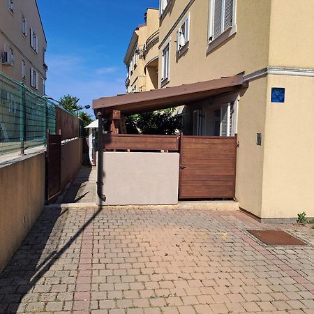 Apartment Nina Pula Exterior photo